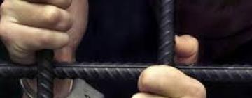 За совершение разбойного нападения на пенсионеров, полицейский и его сообщник предстанут перед судом